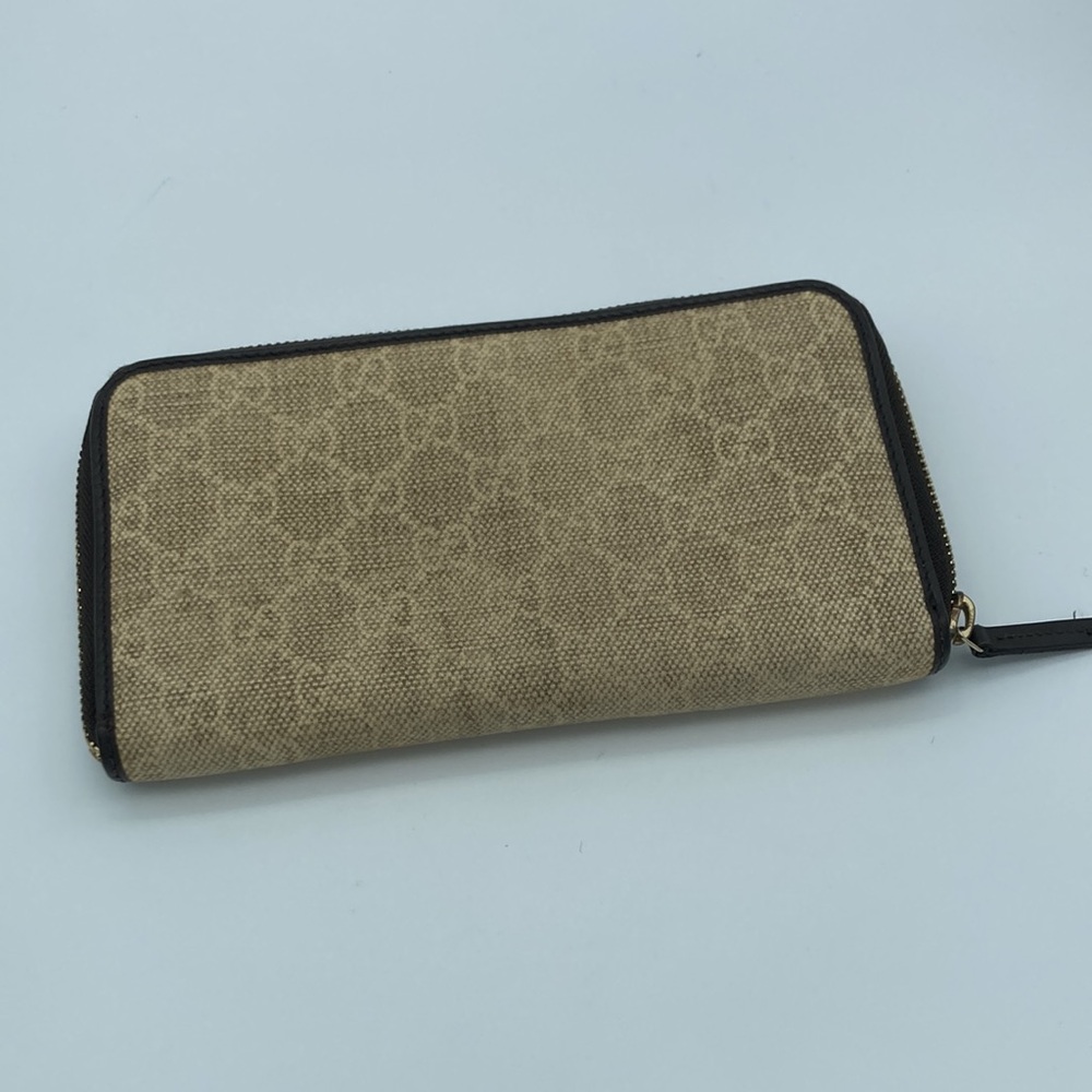 GUCCI GG LOGO TAN BROWN ZIPPY WALLET
